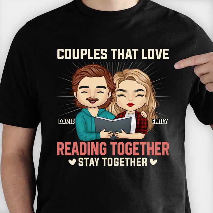 Couples That Love Reading Together - Gift For Couples, Husband Wife - Personalized T-shirt, Hoodie