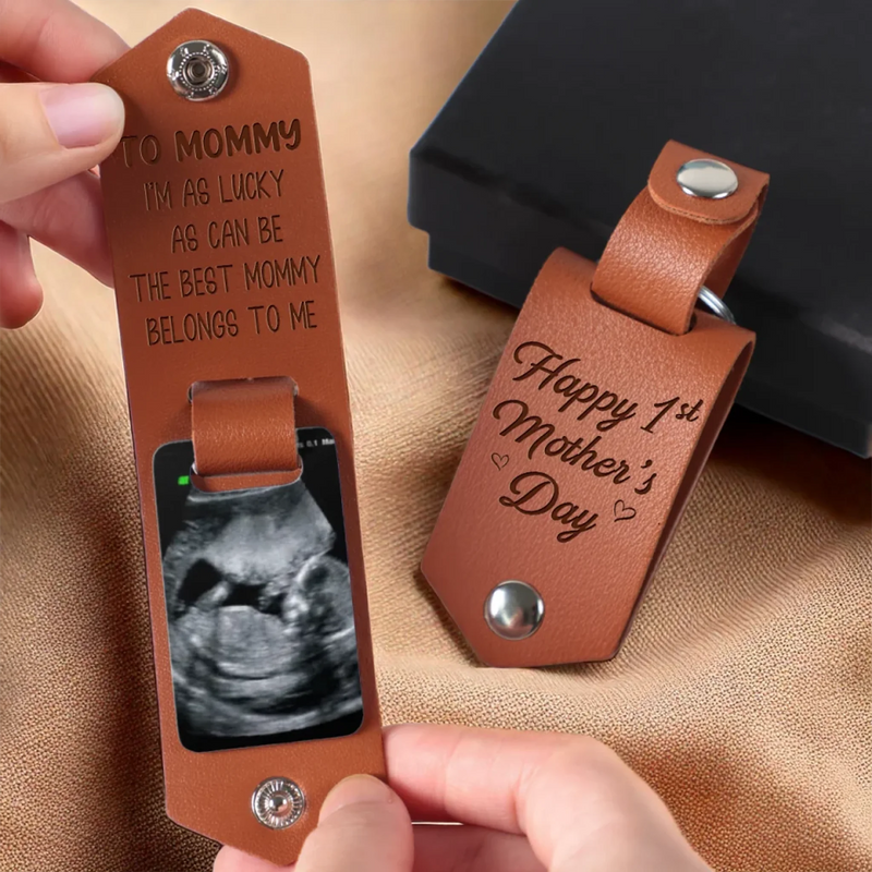 Custom Photo Lucky Me, I’ve Got The Best Mommy - Family Personalized Custom Engraved Leather Keychain - Mother's Day, Baby Shower Gift, Gift For First Mom