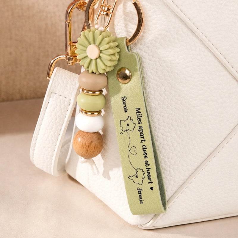 Custom Name Long Distance Friendship Gifts - Personalized Daisy Beaded Keychain
